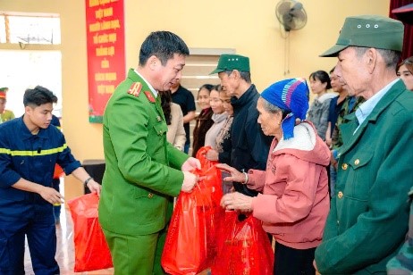 Nghệ An: Chương trình “Tết sẻ chia – Xuân yêu thương” tại miền Tây xứ Nghệ